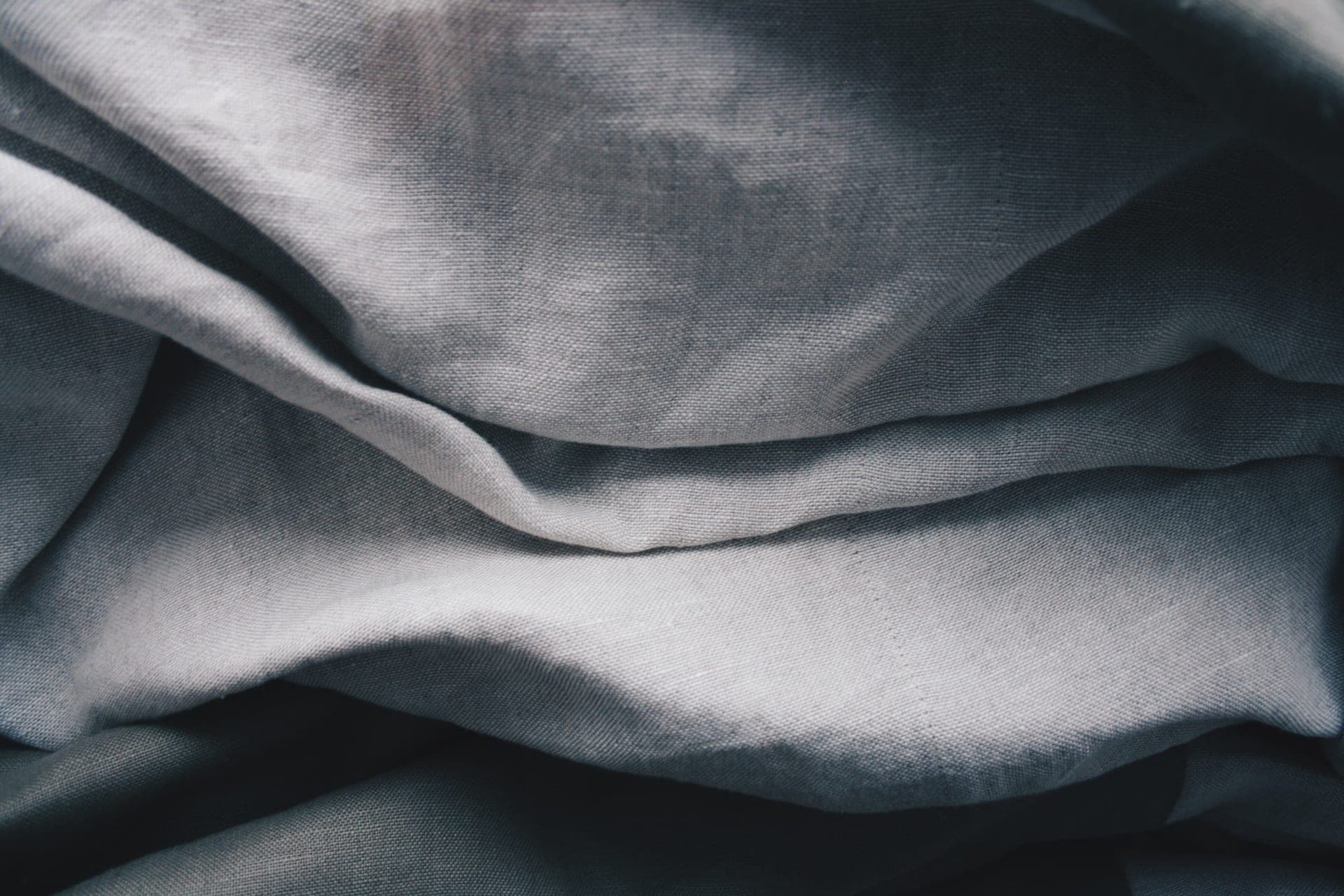 Custom day and evening dresses at the LALEDA atelier