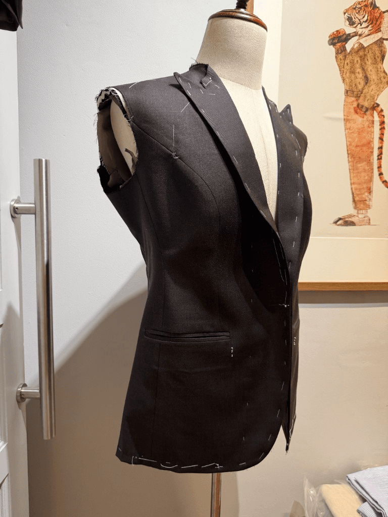 Women's bespoke suit jacket in construction