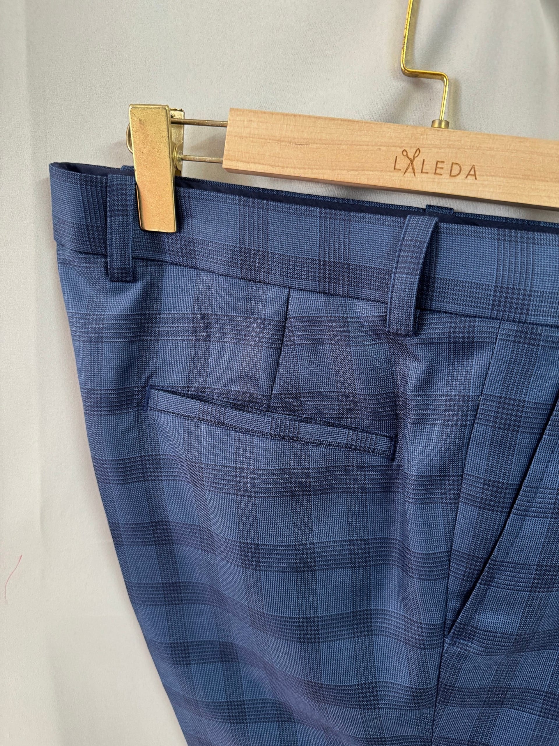 Women's tailored trousers on a LALEDA hanger